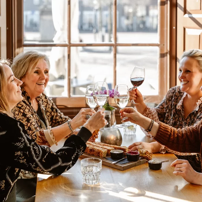 Bij5 gezellig borrelen in de brasserie